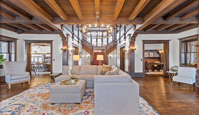Chautauqua Lake, NY -Sleeps 23! Lakefront Mansion w/dock,Walk to Shops & Dining