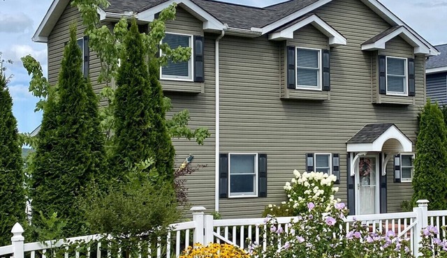 Chautauqua Lakefront Home! REMODELED! 5 bdrm 3 full bath 4 night min Oct-May