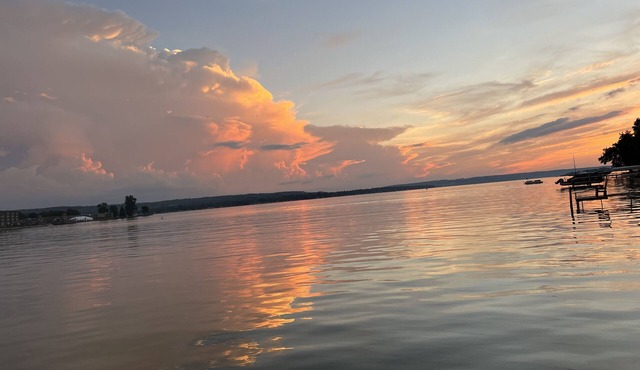 Chautauqua lakefront cottage on secluded drive. Private dock for renters use.