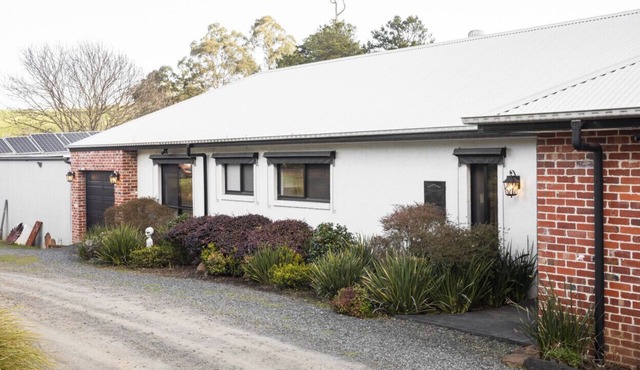 Chayah Farm Stay luxury in the Dandenong Ranges
