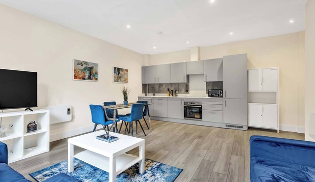 Cheam Village Gem: New 2-Bed Flat Near Station