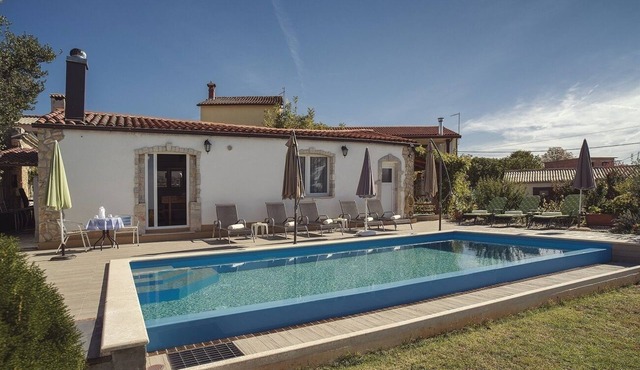 Cheap and nice holiday flat with pool