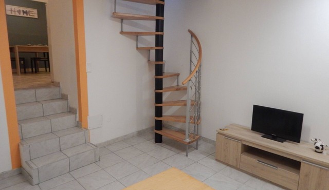 Cheap apartment with terrace 15 km from the sea