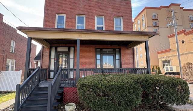 Check Punxsutawney Phil off your bucket list with this rental mins from town!