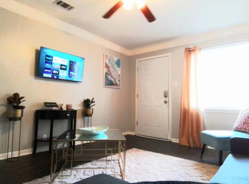 Cheeful, 2bed x 1bath Brick House
