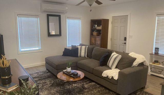 Cheerful 1 Bedroom House in the Middle of Town