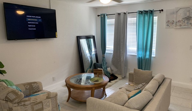 cheerful 1bed 1 bath in the beautiful city of Oakland Park -FL
