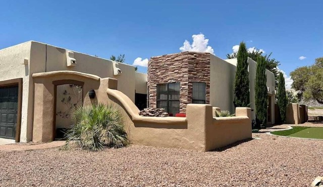 Cheerful 2-bedroom townhouse with beautiful views