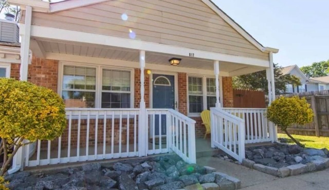 Cheerful 2 Bedroom Home near Virginia Wesleyan
