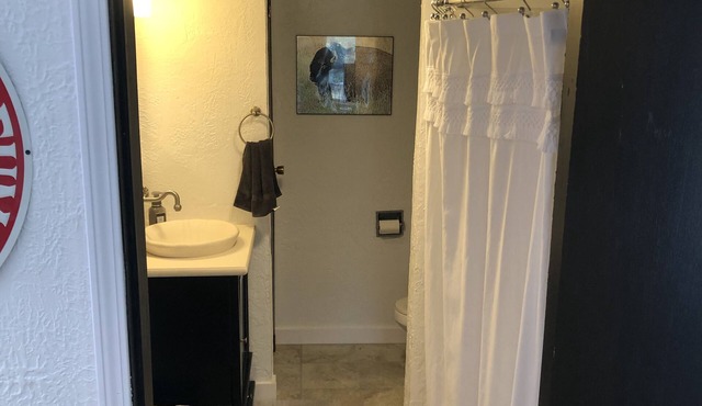 Cheerful 2 bedroom cabin in beautiful Medicine Park!