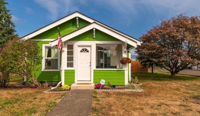 Cheerful 2 Bedroom, 1.5 Bath, Hot Tub w/Yard Ranch