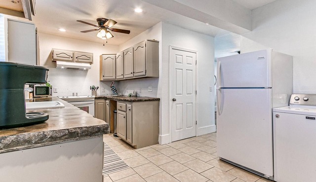 Cheerful 2 Bedroom, Boat Parking, Lake View!