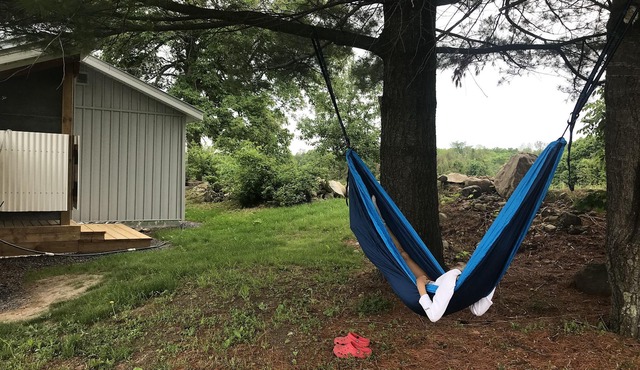 Cheerful 2-Bedroom Cottage on Quiet Private Lake