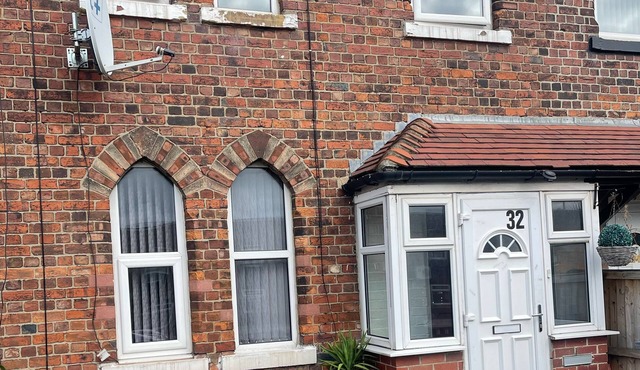 Cheerful 2 bedroom house in this popular area of bradford BD2