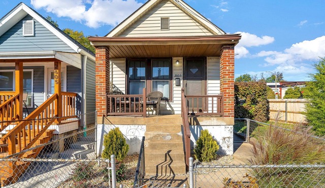 Cheerful 2 Bedroom House on the Hill in St. Louis