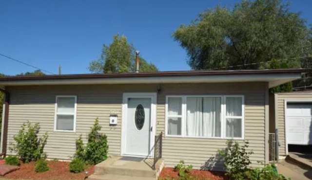 Cheerful 2-bedroom Quite Cottage near Hospitals!
