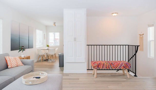 Cheerful 2 Bedroom Steps to the Sand