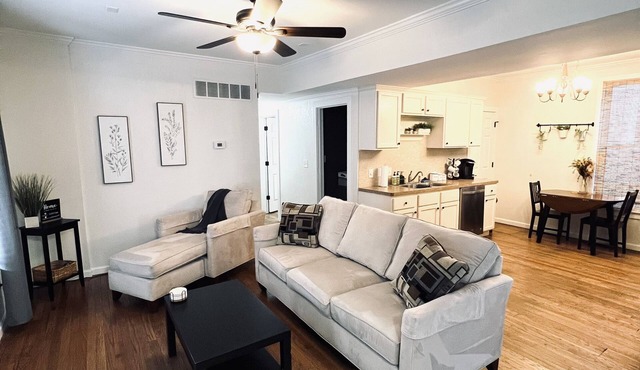 Cheerful 2-bedroom townhouse 3 min walk to town