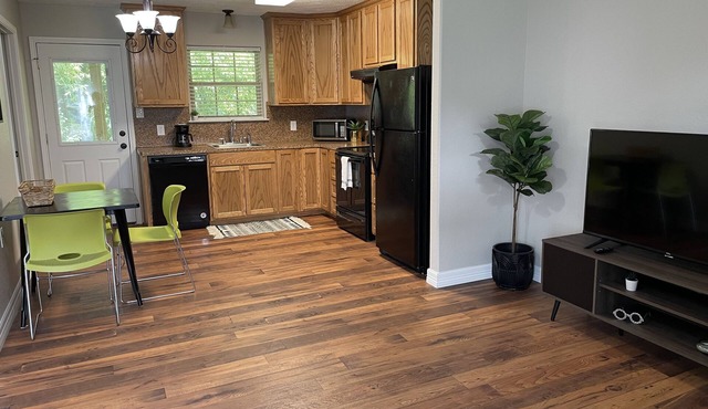 Cheerful 2 bedroom with Covered Patio
