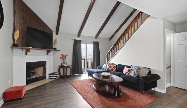 Cheerful 2 Bedroom Townhome