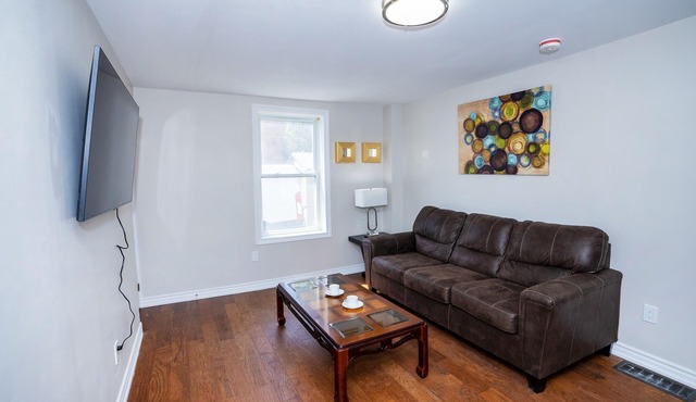 Cheerful 2-BR Backyard Home, Mins to Beach & Lake