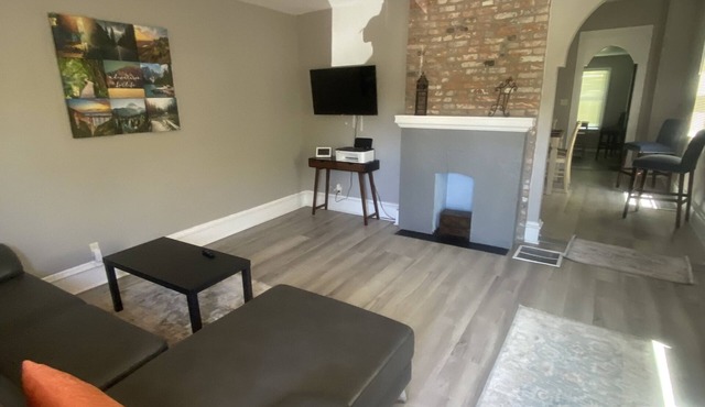 Cheerful 2BR Close to SLU University w/RV Parking