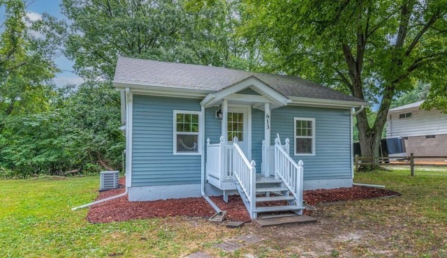 Cheerful 2BR Cottage on a Private Road