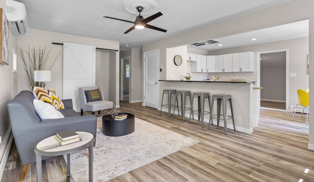 Cheerful 2BR Home | close to UIHC, shopping & MORE
