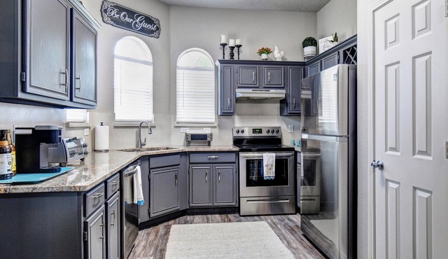 Cheerful 3-bed room residential home with pool