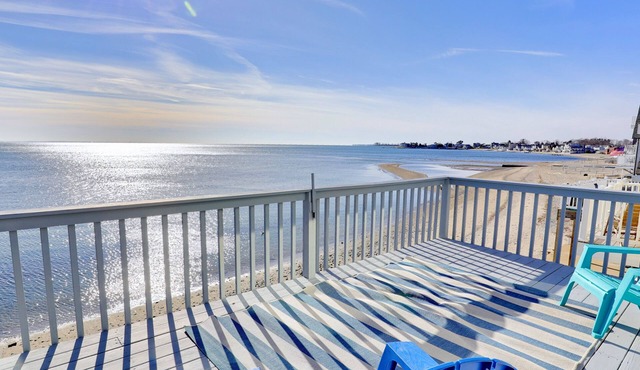 Cheerful 3 Bedroom Beach Front Cottage with Fireplace