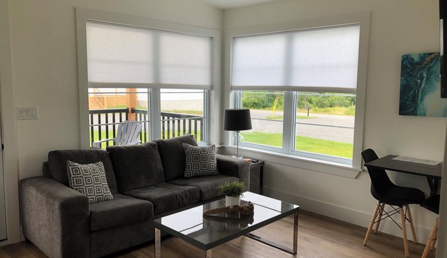 Cheerful 3 Bedroom Cottage with Views of the Caves and private Hot tub