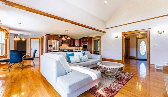Cheerful 3+ Bedroom Cottage with Indoor Fireplace