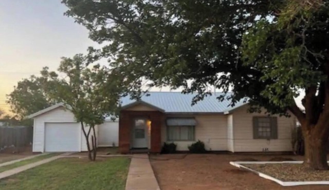 Cheerful, 3 bedroom house, free parking