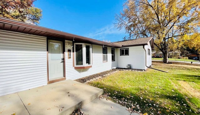 Cheerful 3 bedroom house with Hot Tub, Disney Plus