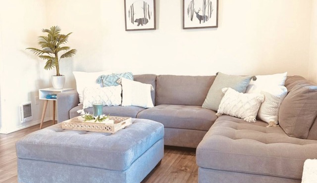 Cheerful 3 bedroom home w/private garage parking!