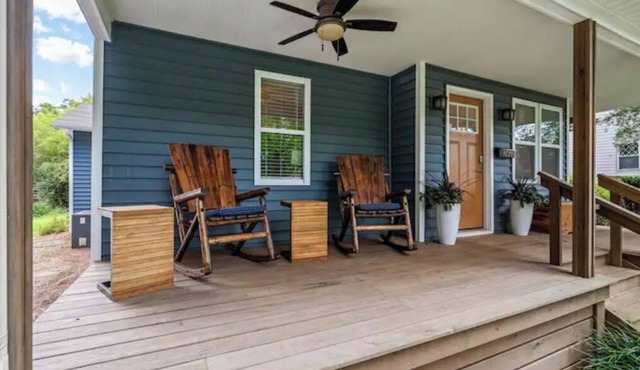 Cheerful 3 Bedroom Home 4 Miles to Uptown CLT!