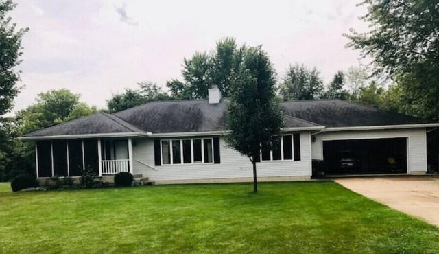 Cheerful 3 Bedroom Home - Dog Friendly