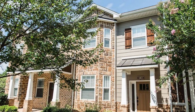 Cheerful 3 bedroom house with parking on site
