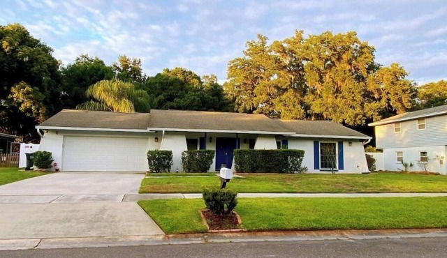 Cheerful 3-bedroom home with pool and office