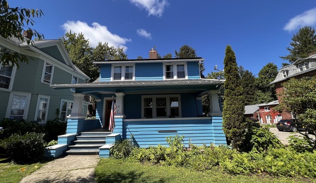 Cheerful 3 bedroom home - close to Fredonia