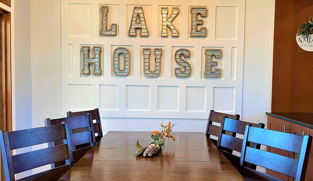 Cheerful 3 bedroom home on channel