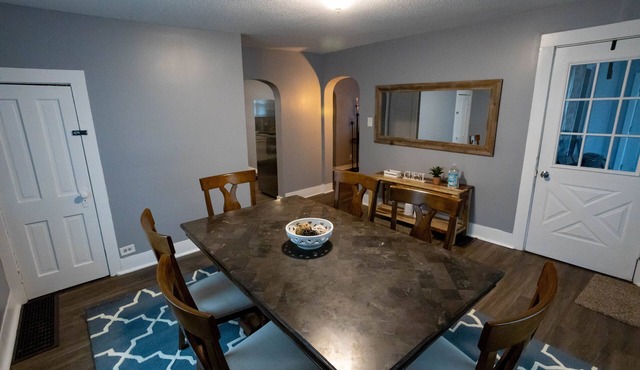 Cheerful 3-Bedroom Home on the Hill