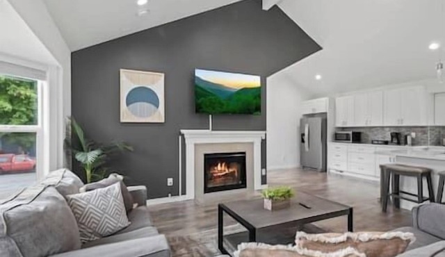 Cheerful 3 bedroom home with ample parking spaces.