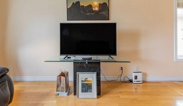 Cheerful 3 bedroom house in Downtown Windsor