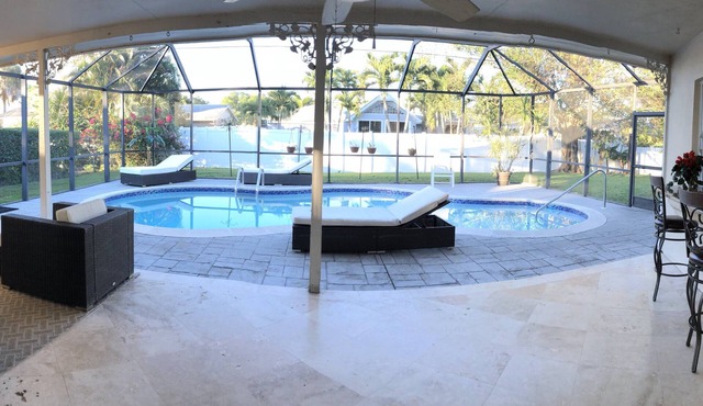 Cheerful 3 bedroom house with a heated pool