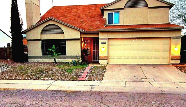 Cheerful 3 bedroom house with a beautiful backyard