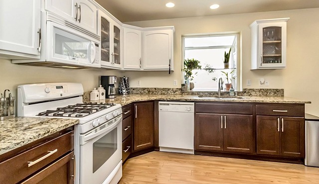 Cheerful 3 bedroom Rambler near Boeing and Costco