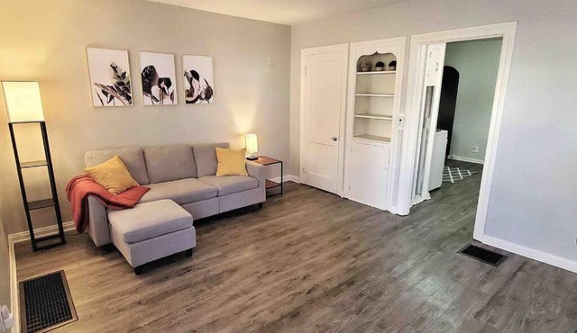 Cheerful 3 Bedroom Residential Home in Dayton