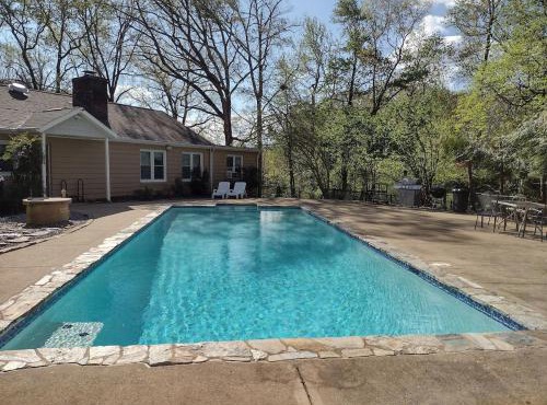 Cheerful 3 bedroom home with a sauna and summer pool