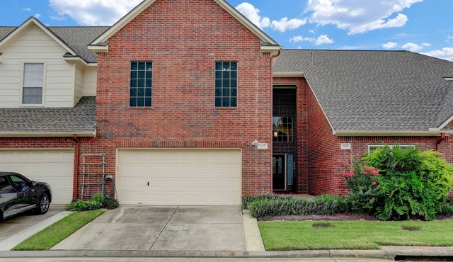 cheerful 3 bedroom townhome